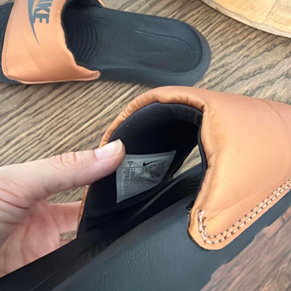 Nike Women's Slides - Picture 2 of 2